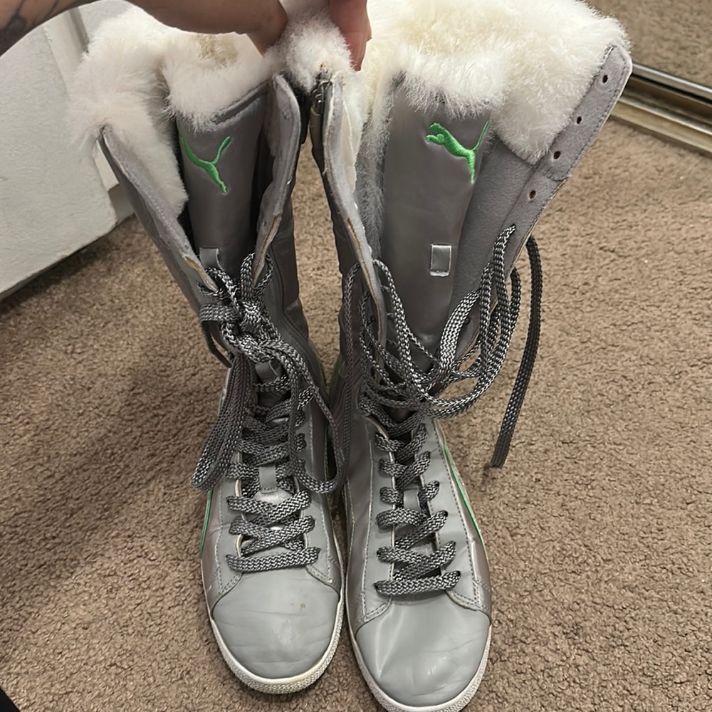 Puma Winter sneaker boots with furry top and back pocket/ Size 9 Women’s